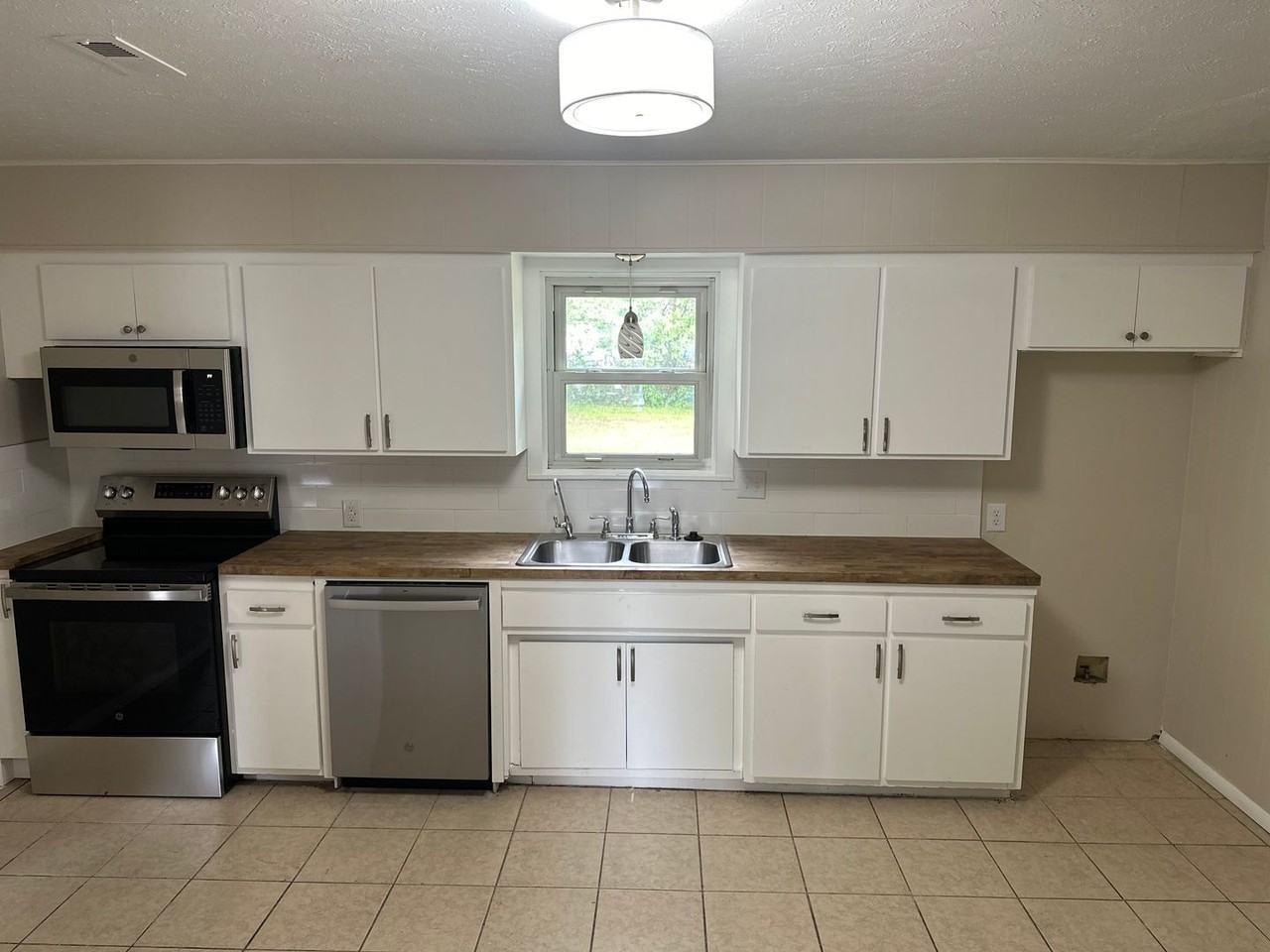 1607 Stone St - Photo 2 of 14
