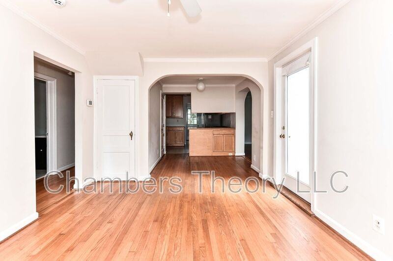 419 S Barton St - Photo 4 of 40