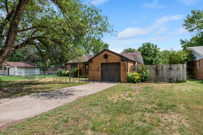 7315 W Galoway Ave - Photo 3 of 28