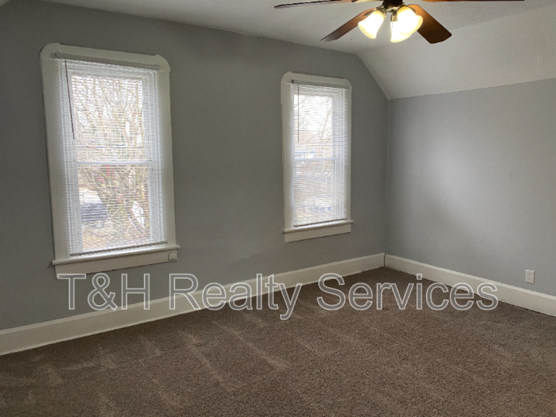 102 N Muessing St - Photo 6 of 17