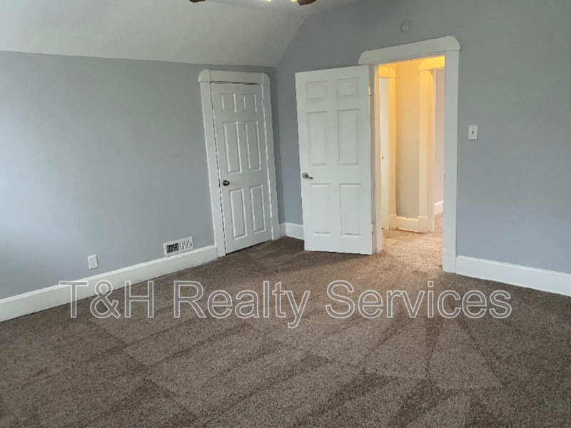 102 N Muessing St - Photo 7 of 17
