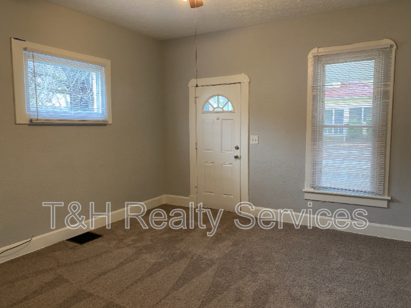 102 N Muessing St - Photo 5 of 17