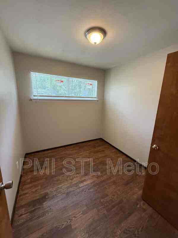 3901 Cranberry Ln - Photo 3 of 11