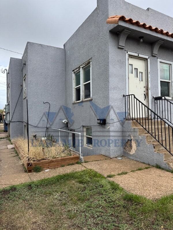 511 1/2 E Lewis St - Photo 2 of 14