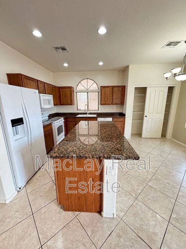 4230 S Mariposa Dr - Photo 7 of 32