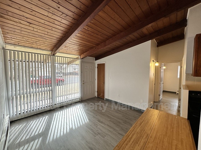 604 Parker St Apt B - Photo 2 of 15