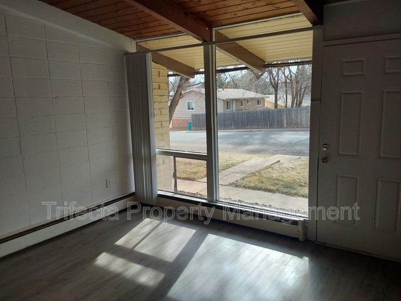 604 Parker St Apt B - Photo 3 of 15