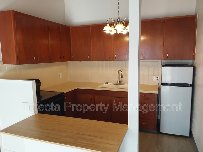 604 Parker St Apt B - Photo 5 of 15
