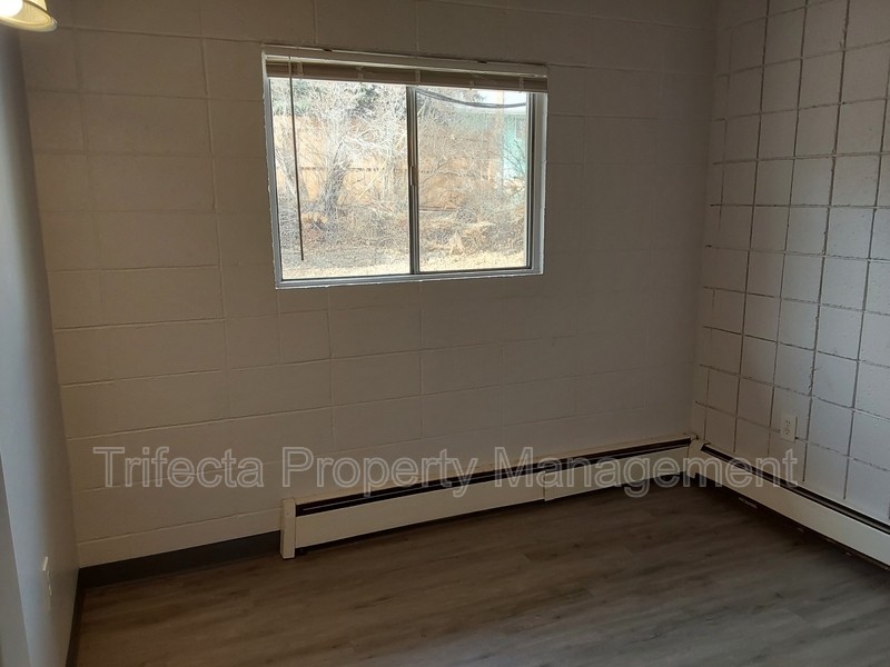 604 Parker St Apt B - Photo 6 of 15