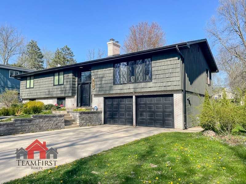 910 Pine Ridge Dr - Photo 2 of 41