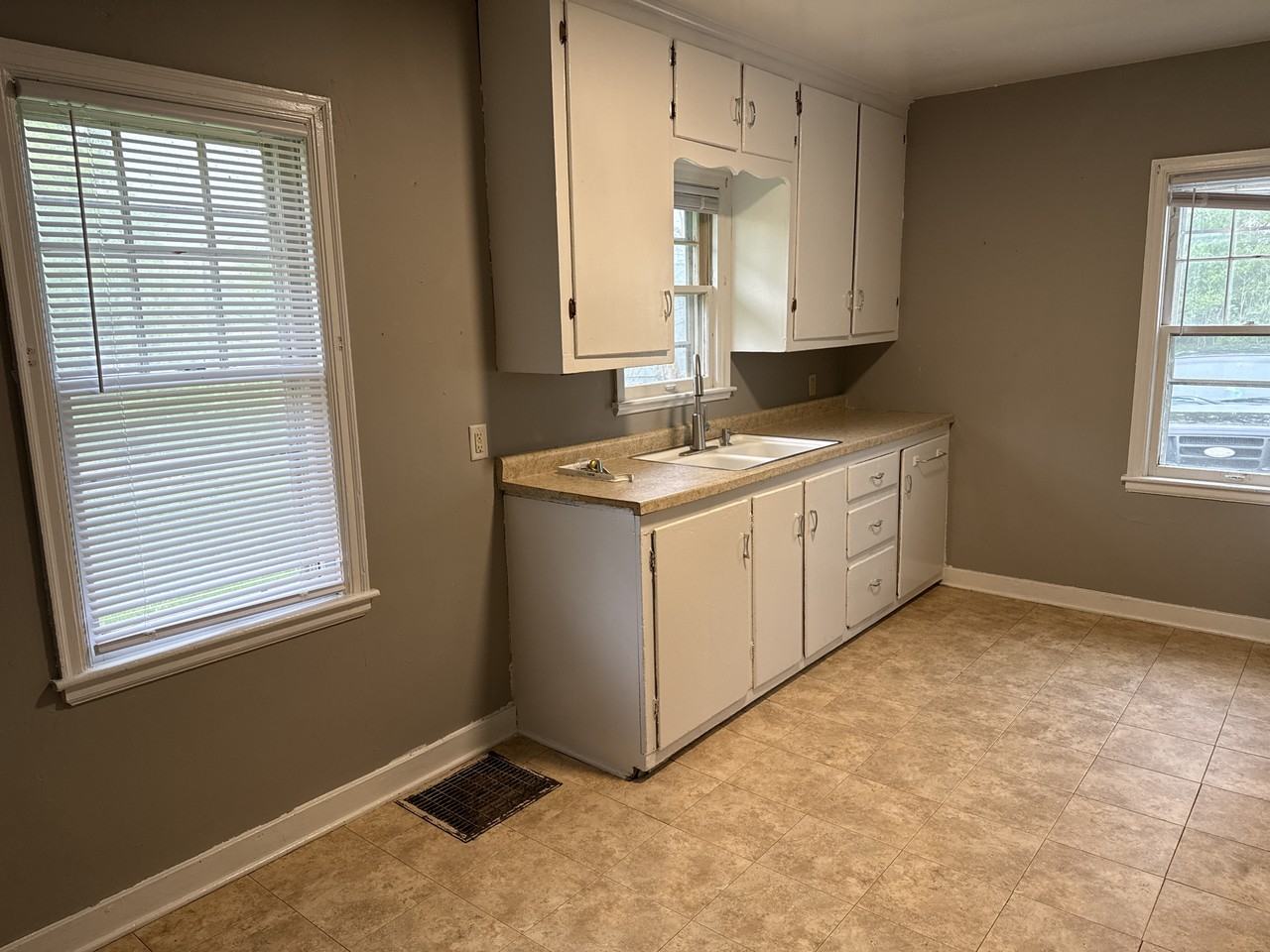 1625 110th St - Photo 2 of 10