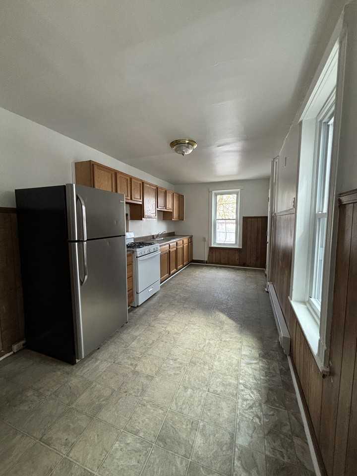 211 Stroud St - Photo 2 of 7