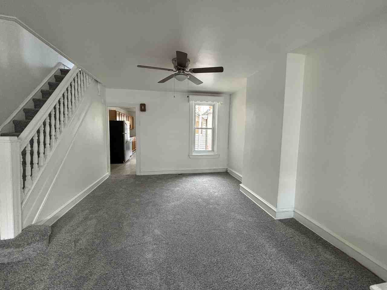 211 Stroud St - Photo 3 of 7