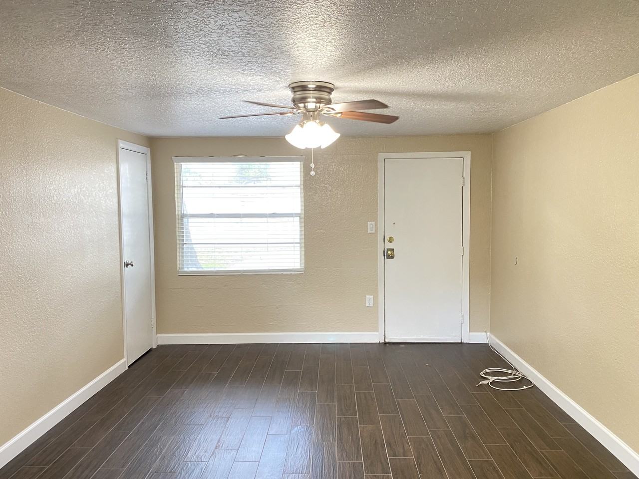 37147 Marlu Ln - Photo 2 of 8