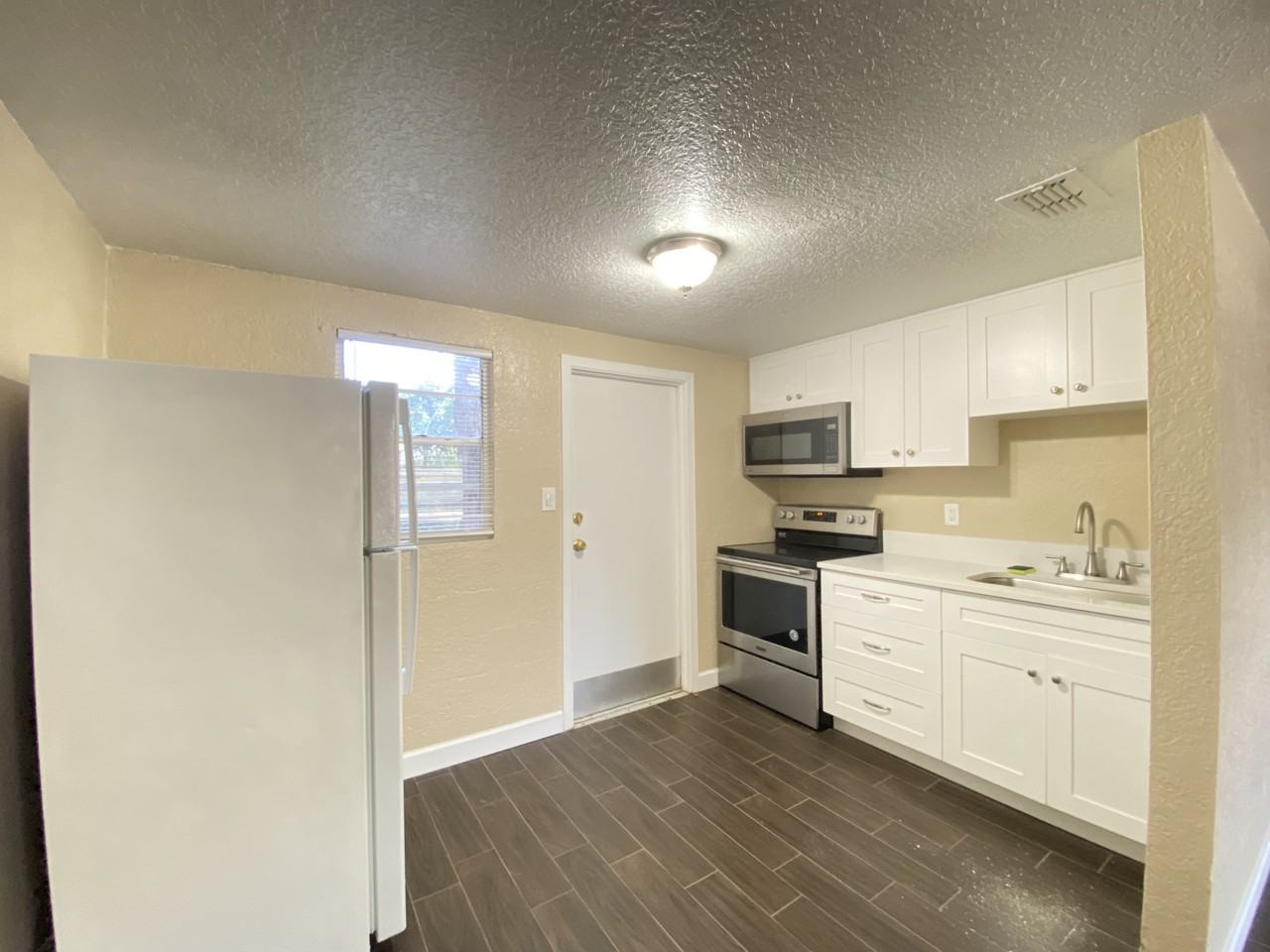 37147 Marlu Ln - Photo 3 of 8
