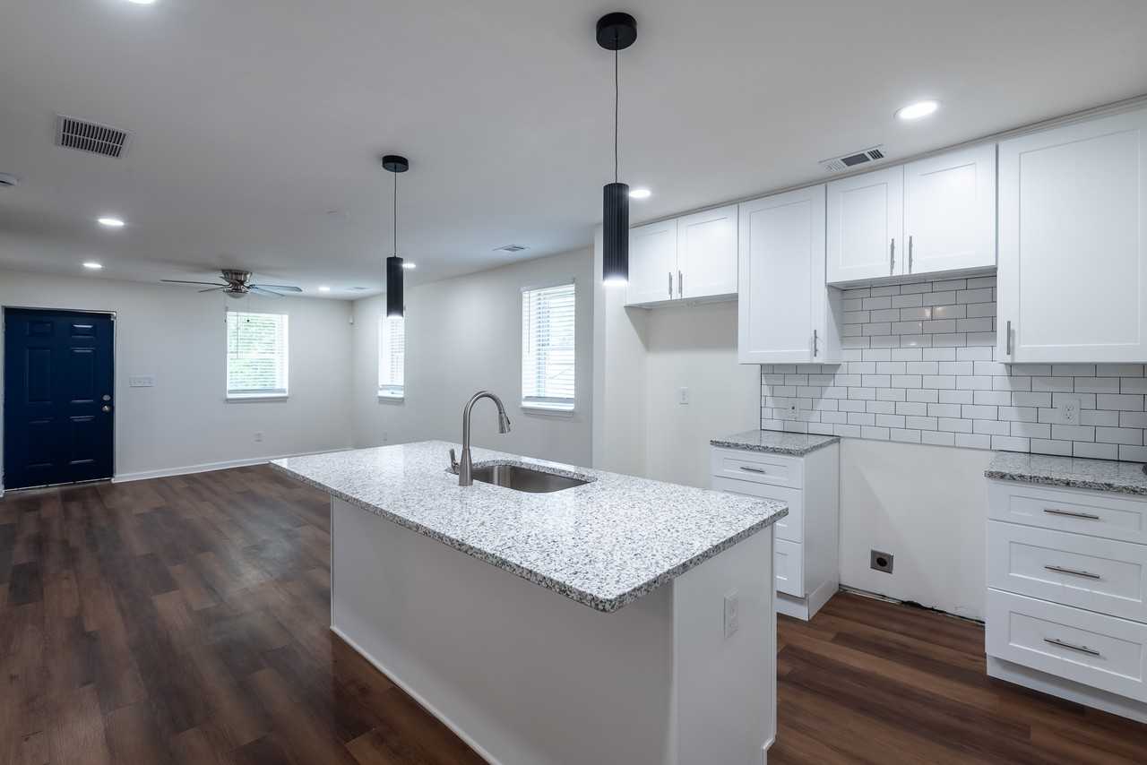 450 Paines Ave Nw - Photo 3 of 20