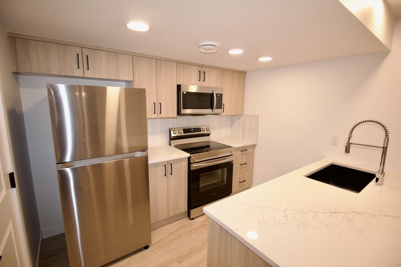 6324 Bsmt27 Ave Sw - Photo 2 of 13