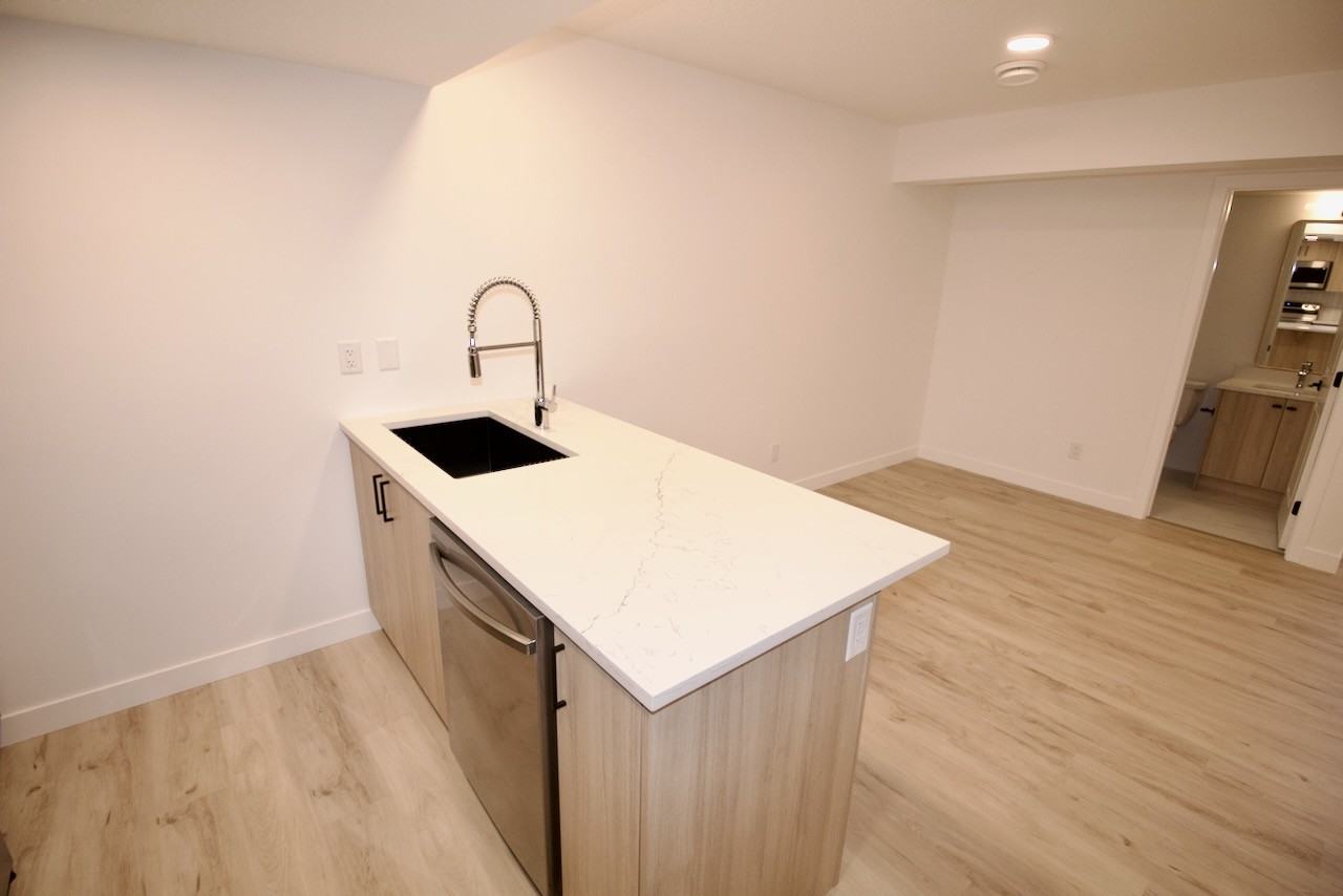 6324 Bsmt27 Ave Sw - Photo 4 of 13