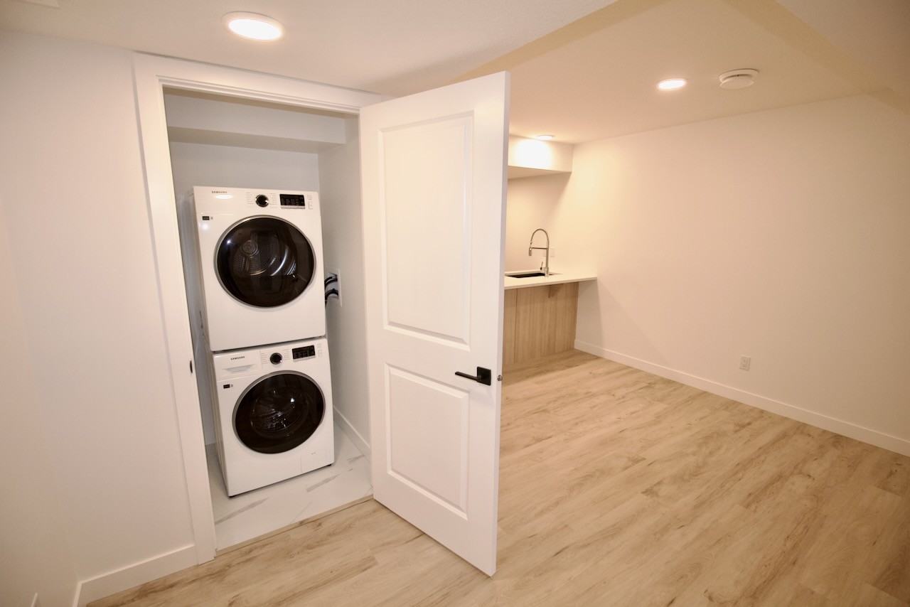 6324 Bsmt27 Ave Sw - Photo 5 of 13