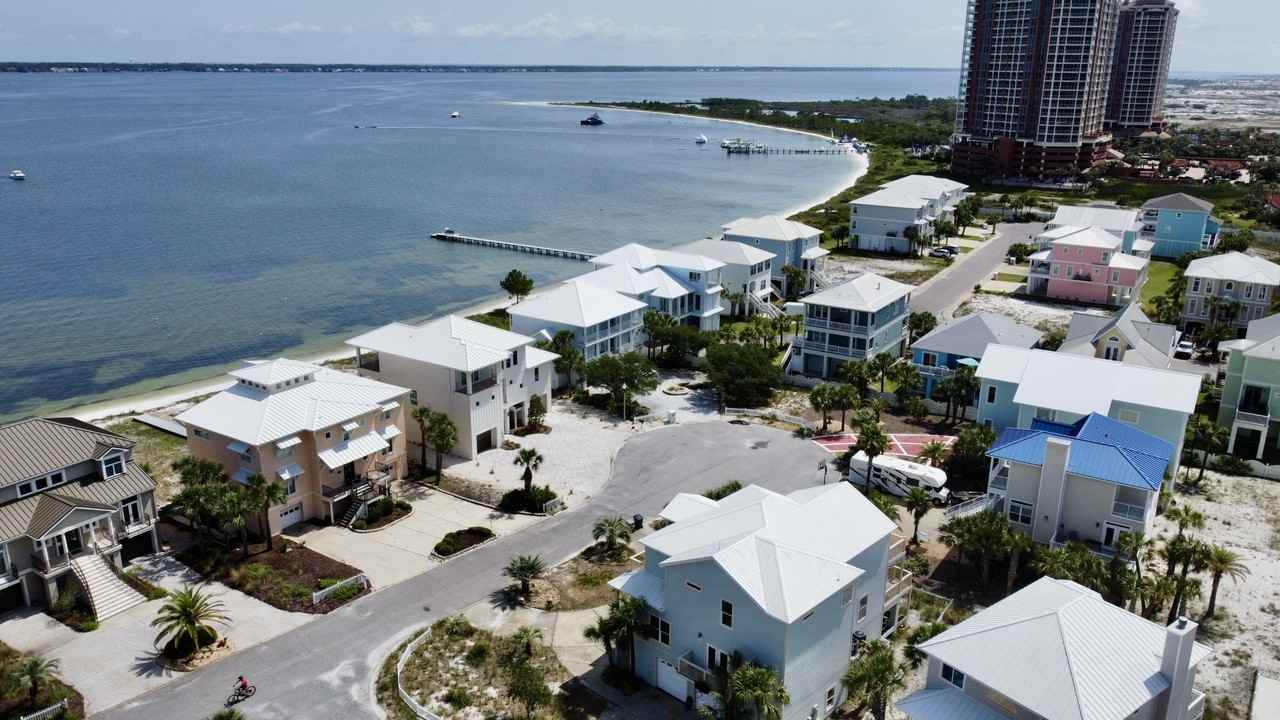 20 Seashore Dr - Photo 2 of 49