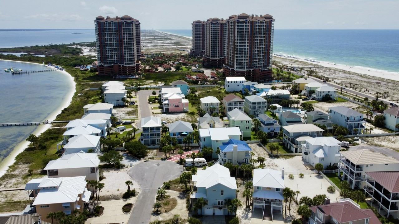 20 Seashore Dr - Photo 3 of 49