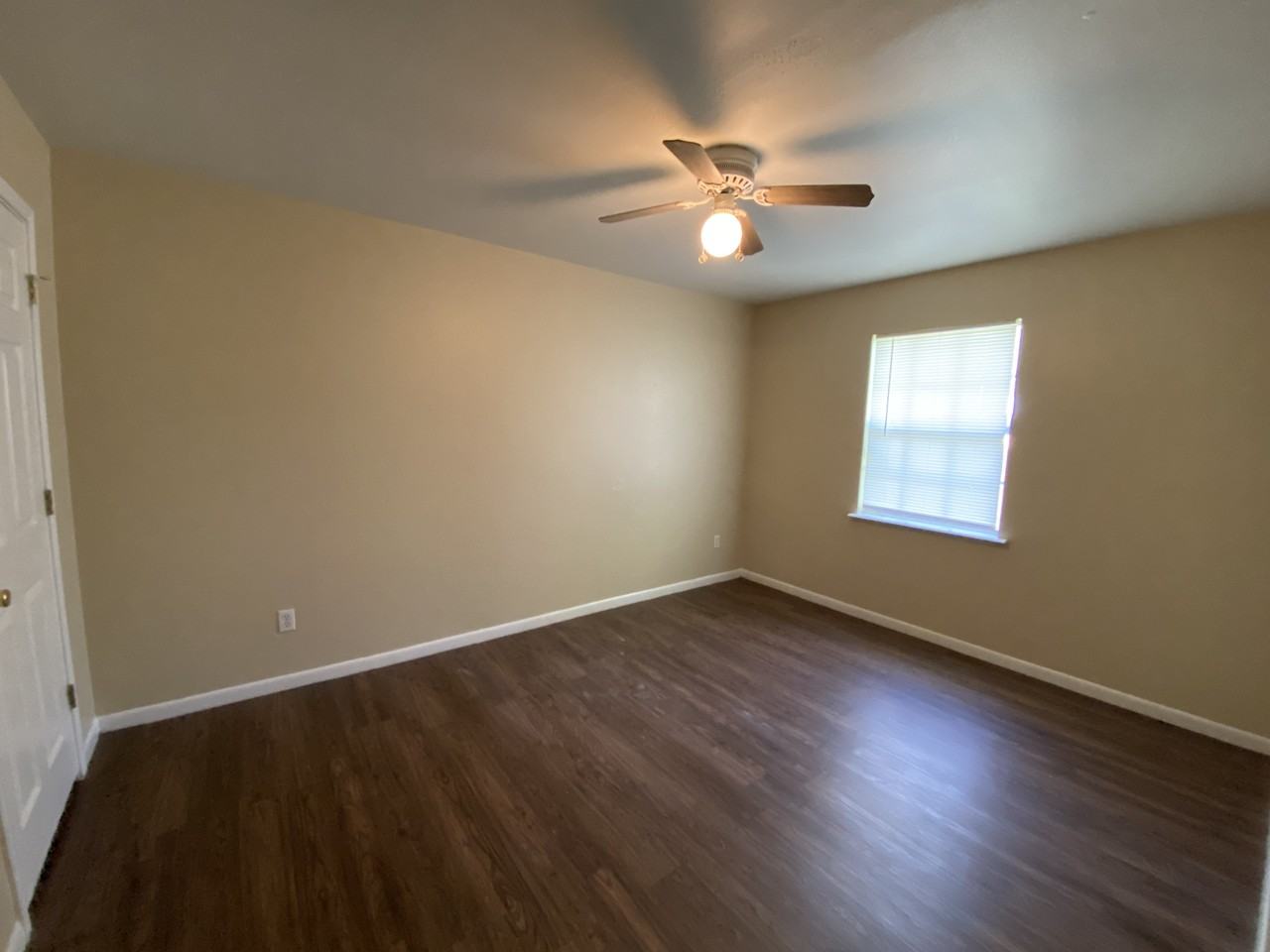605 Commerce St - Photo 4 of 5