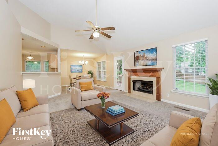 525 Forest Pointe Pl - Photo 2 of 9