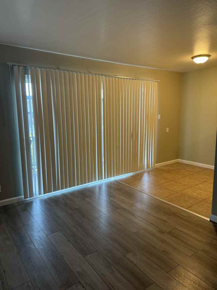 7911 Bancroft Avenue - Photo 4 of 11