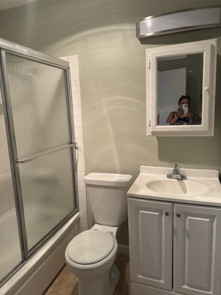 7911 Bancroft Avenue - Photo 7 of 11