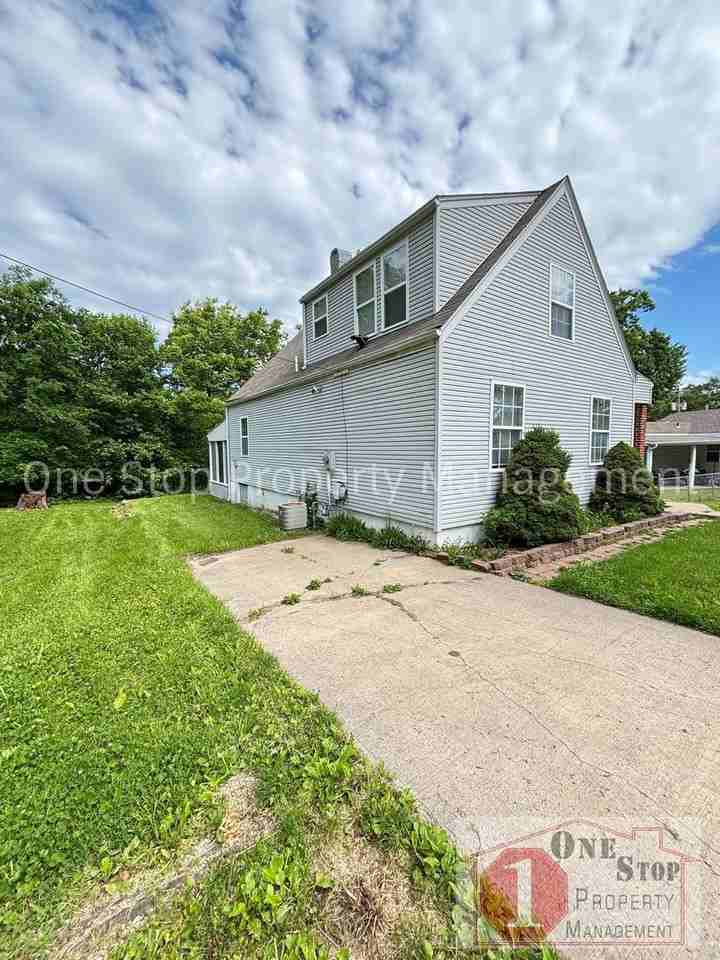 606 S Fairview Ave - Photo 2 of 22