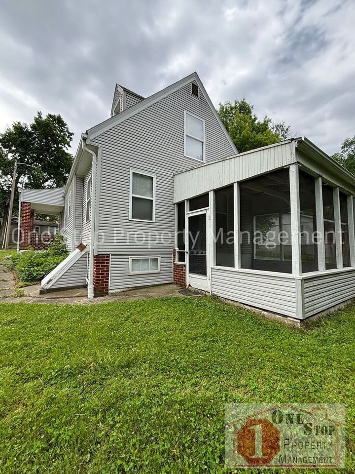 606 S Fairview Ave - Photo 3 of 22