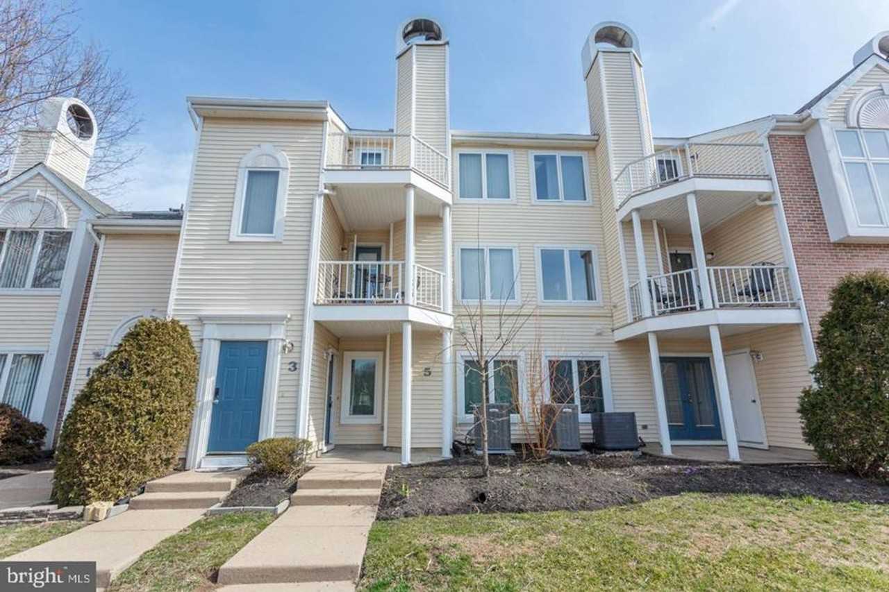 5 Michele Ct - Photo 2 of 12