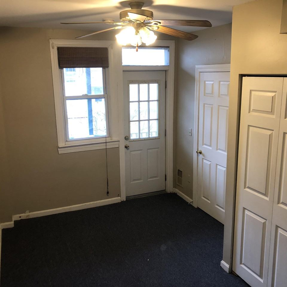 1240 Half St Sw - Photo 3 of 10