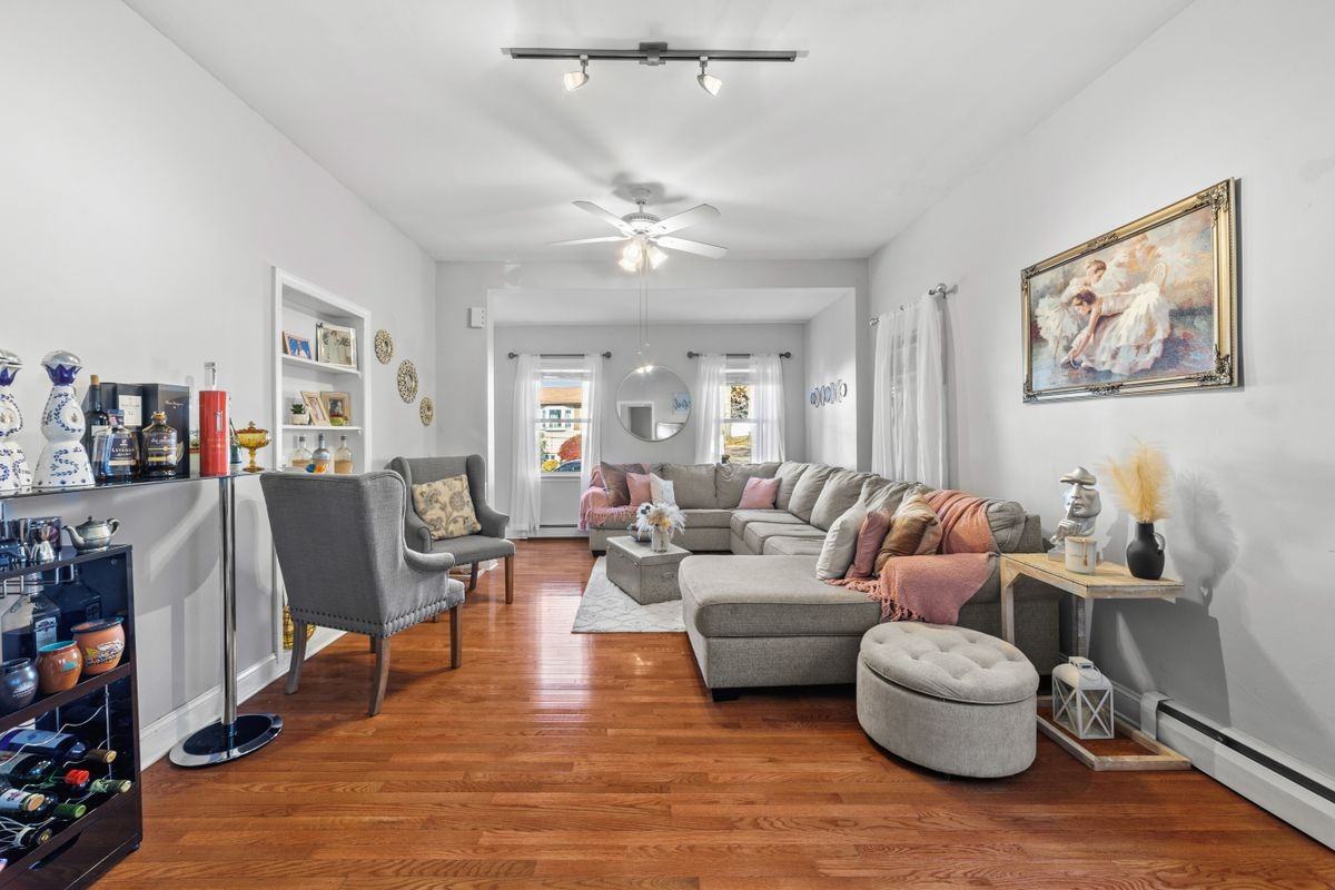 7 Webster St - Photo 3 of 18