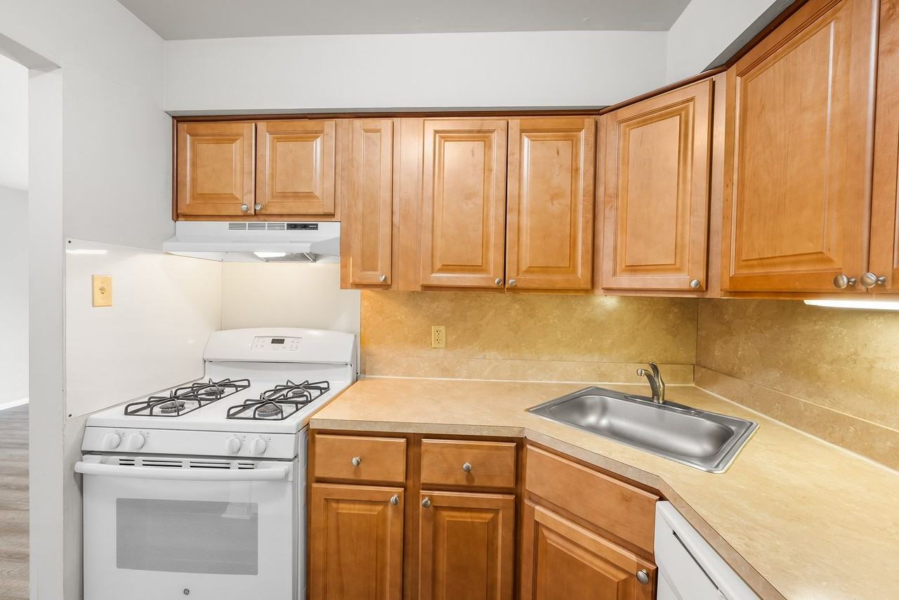 The Yorklyn Apartments and Townhomes - Photo 3 of 25