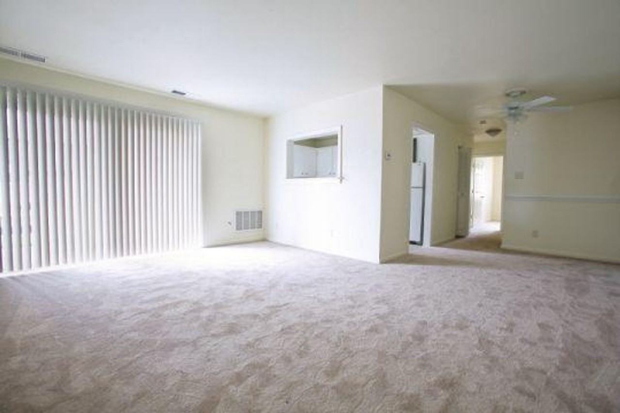 East Bay Apartments - Photo 6 of 17