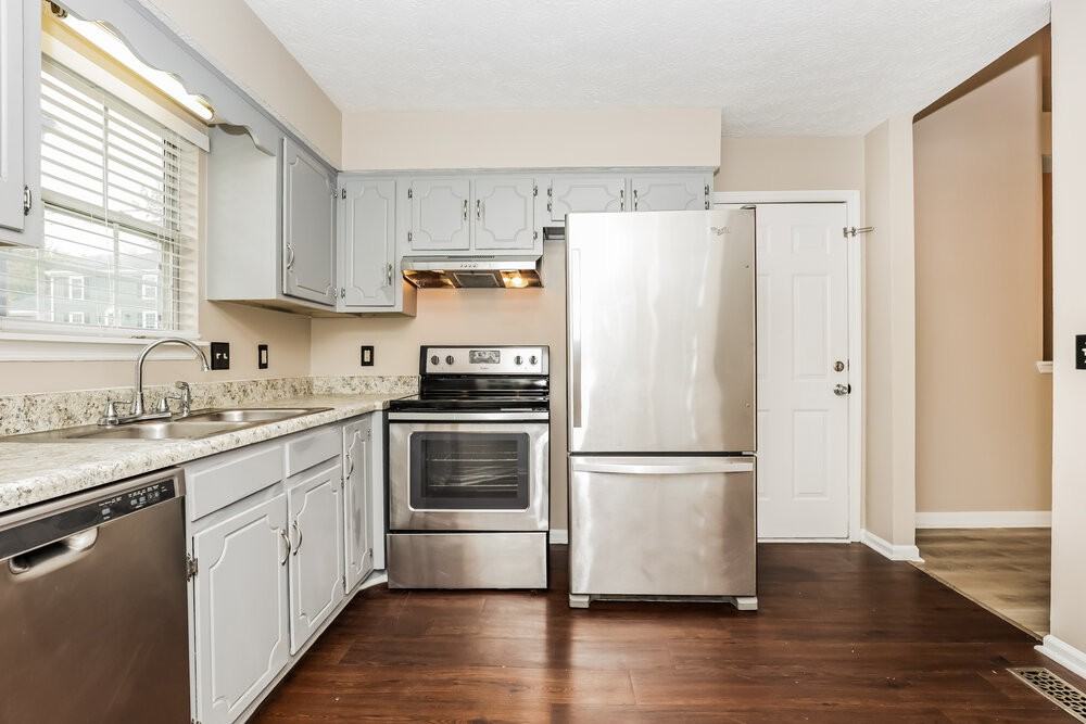 5340 Village Way - Photo 7 of 16