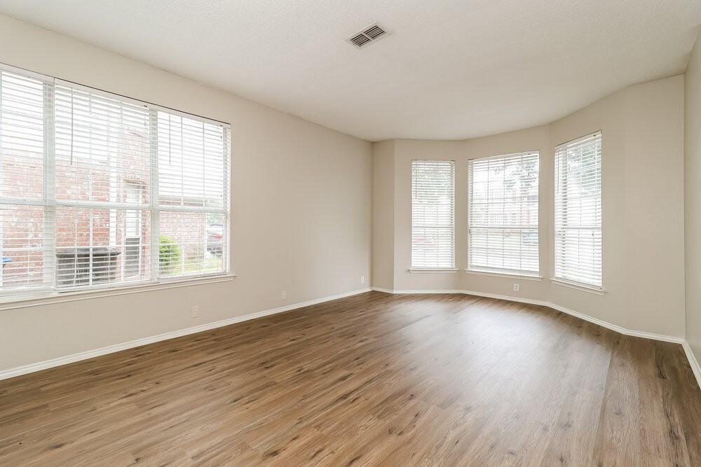 3336 Raleigh Dr - Photo 4 of 17