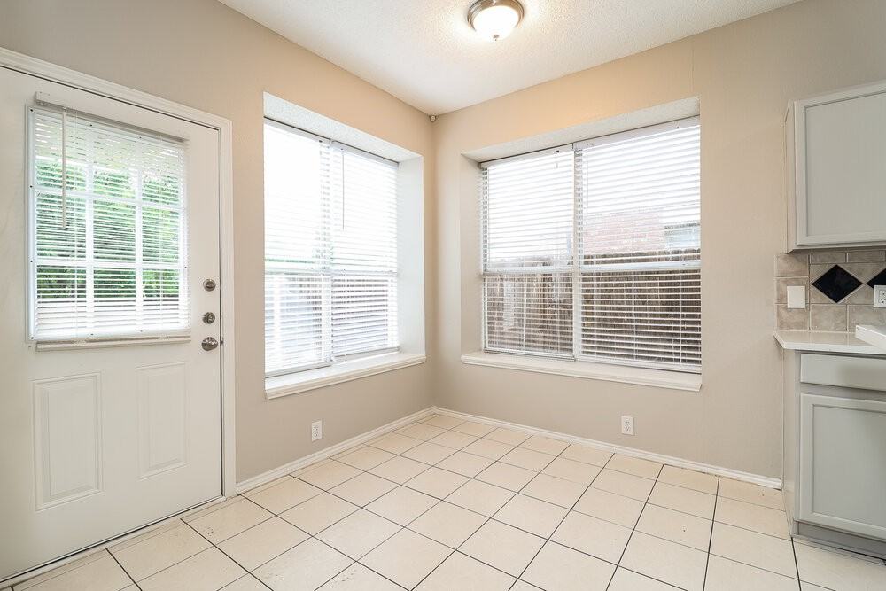3336 Raleigh Dr - Photo 5 of 17