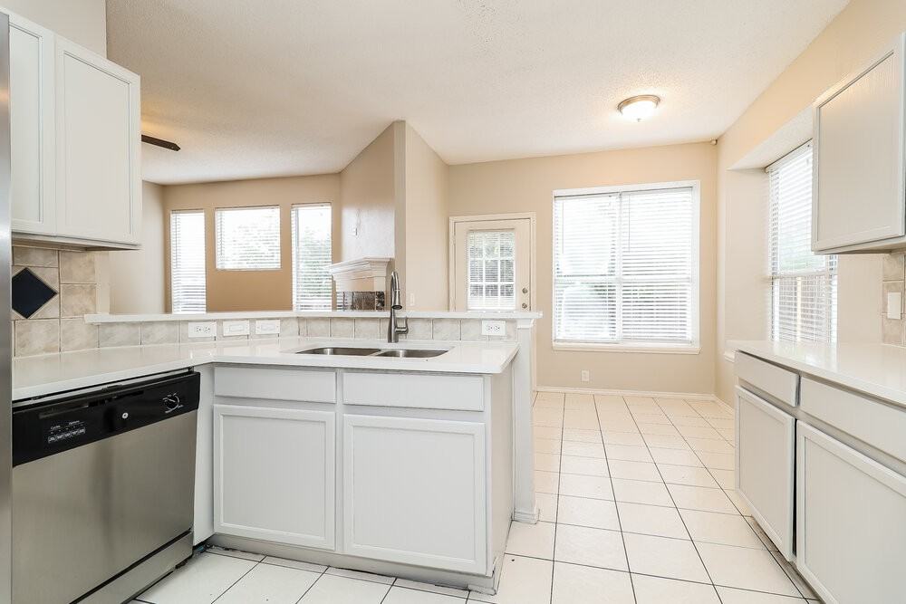 3336 Raleigh Dr - Photo 6 of 17