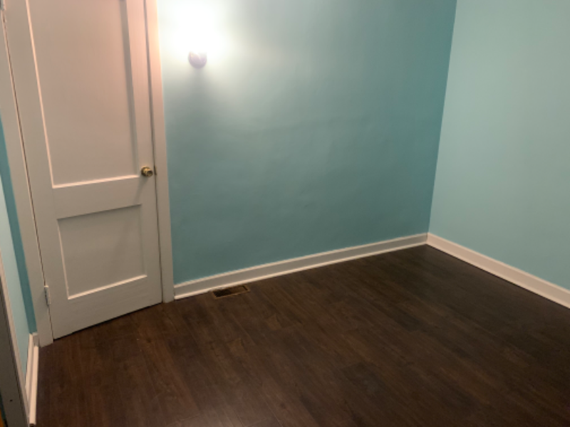 527 Pearl Harbor St - Photo 2 of 9