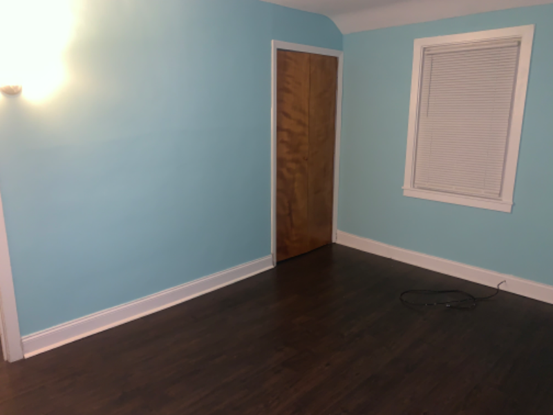 527 Pearl Harbor St - Photo 3 of 9