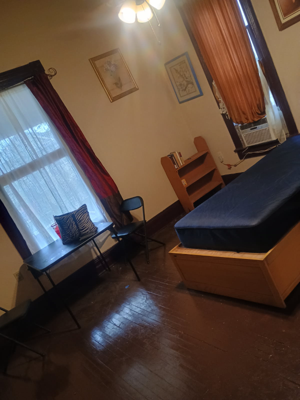 1816 E Houston St #6 - Photo 2 of 4