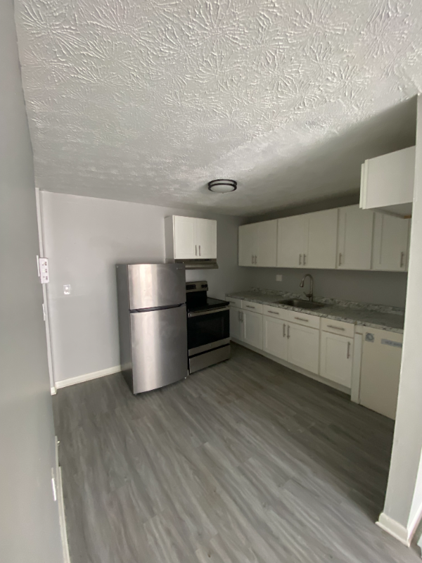 412 Franklin Ave #A04 - Photo 3 of 4