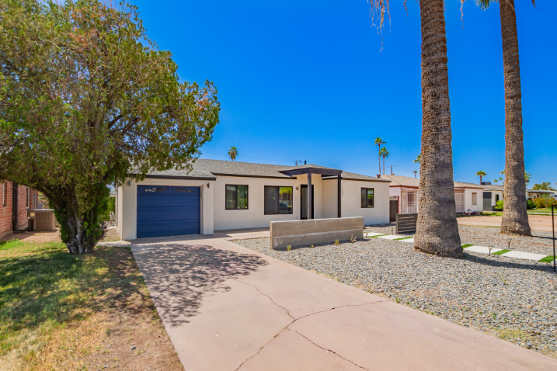 1261 E Cambridge Ave - Photo 2 of 20