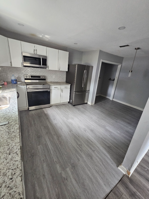 819 19th Pl - Photo 3 of 8