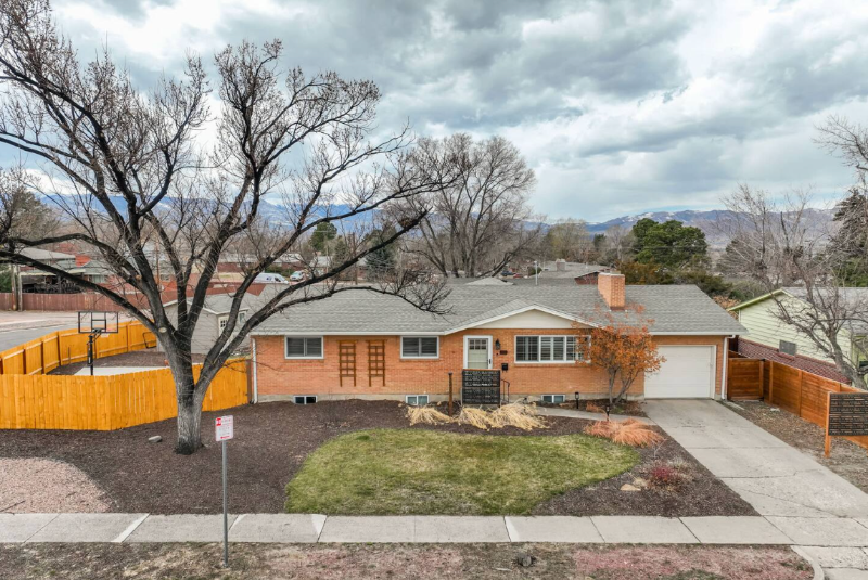 2402 Patrician Way - Photo 2 of 20