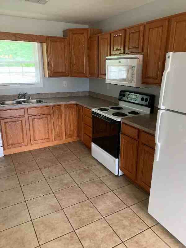 2011B George Clark Rd S - Photo 2 of 10