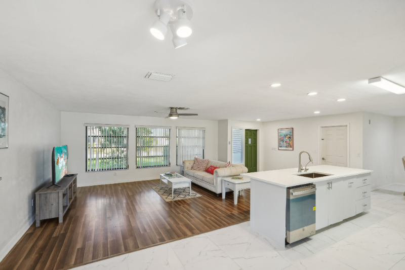 3719 Se 1st Pl - Photo 7 of 24