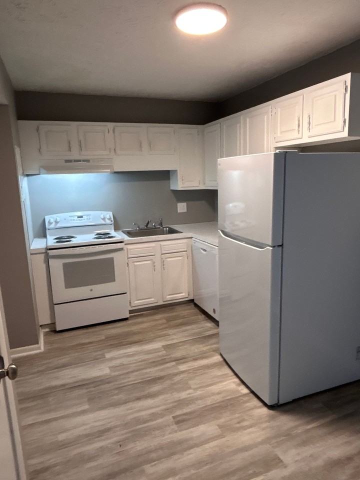 Stonybrook Apartments - Photo 4 of 14